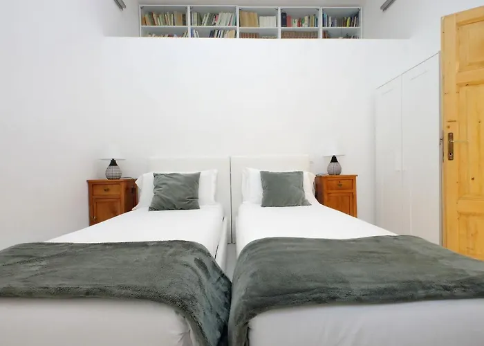 Treasurerome Opera & Trevi Grand 3br *