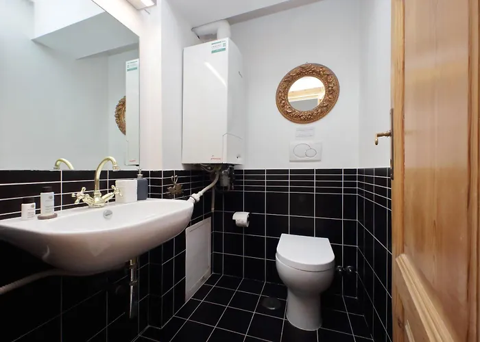 Treasurerome Opera & Trevi Grand 3br